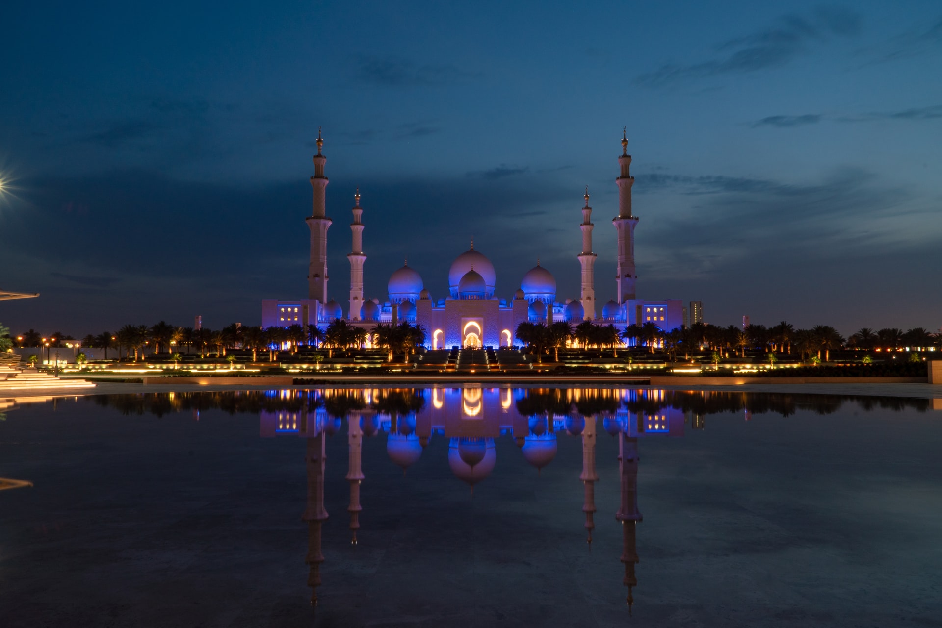 ما حكم من جامع زوجته بعد الفجر في رمضان